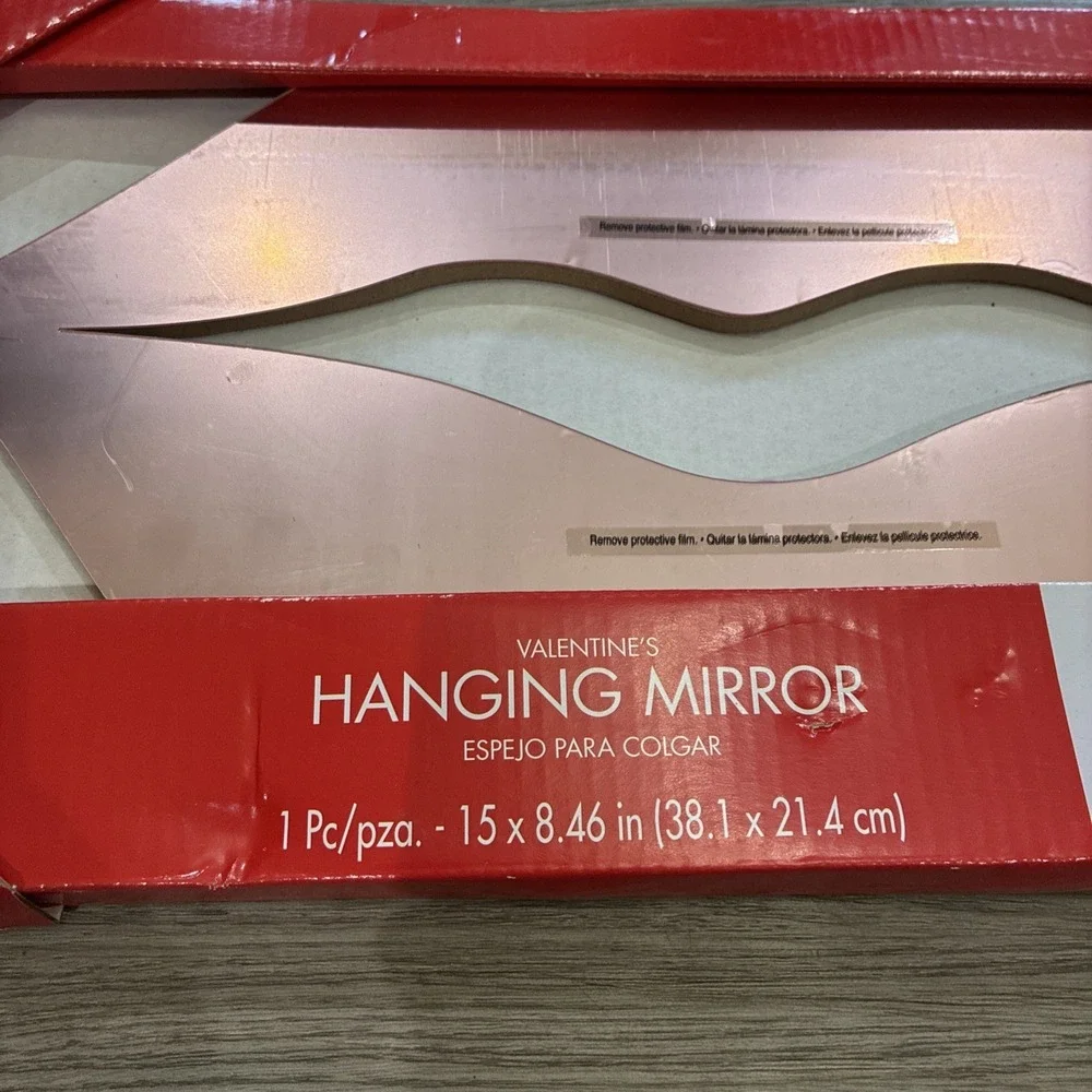 Valentines Lip Shaped Hanging Mirror Wall Decor | 15 x 8.47 in (38.1 x 21.4 cm)